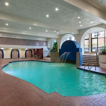 Aksarben Suites Trademark Collection By Wyndham Омаха Екстериор снимка