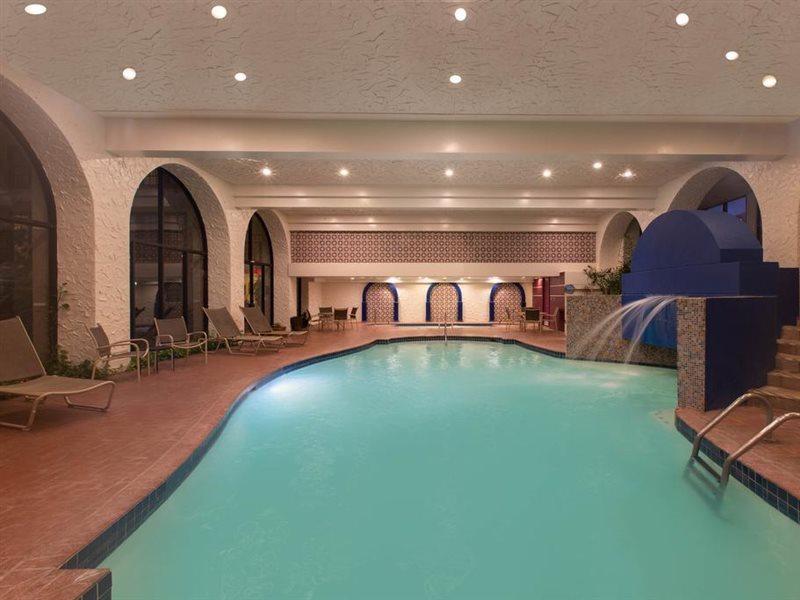 Aksarben Suites Trademark Collection By Wyndham Омаха Екстериор снимка