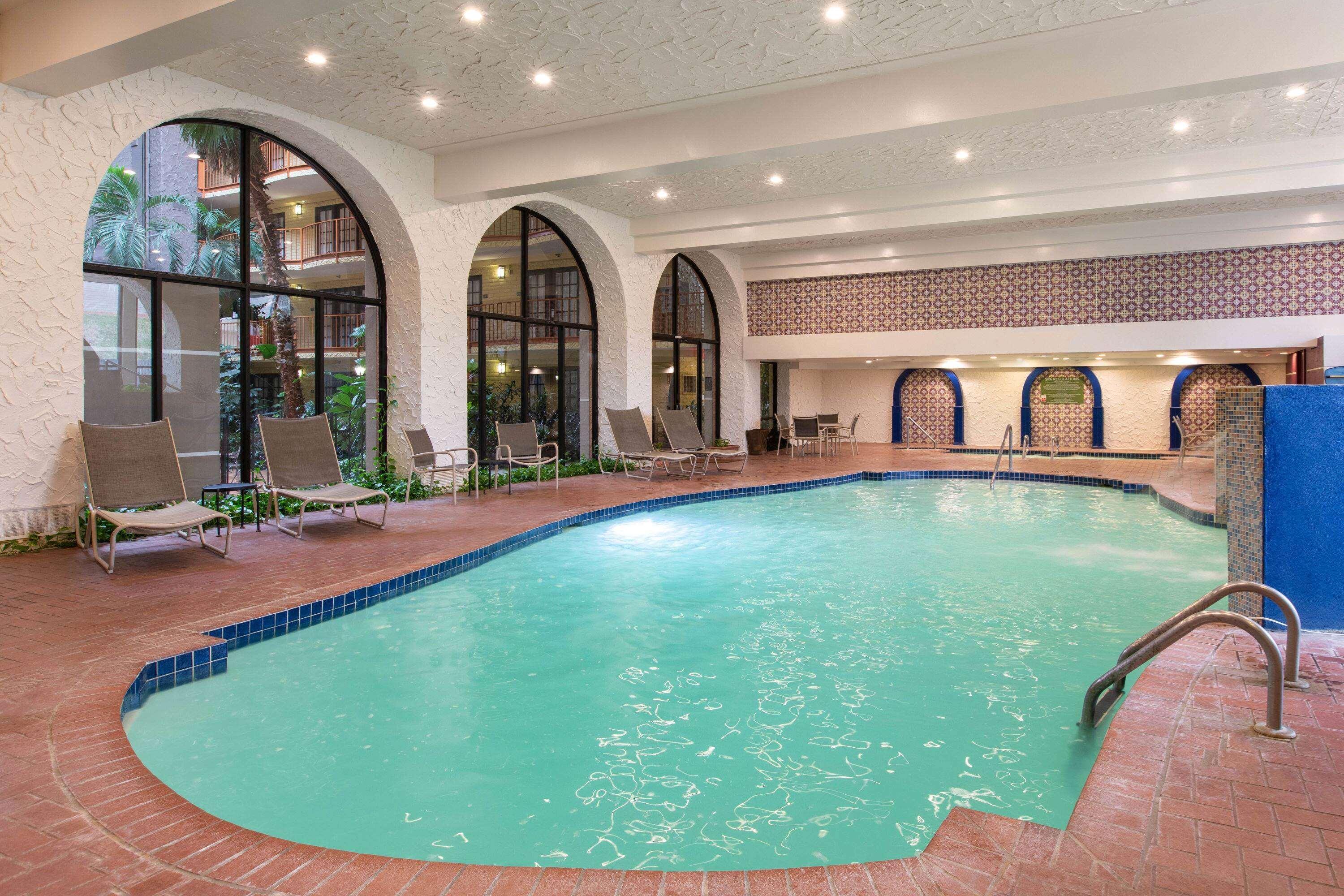 Aksarben Suites Trademark Collection By Wyndham Омаха Екстериор снимка