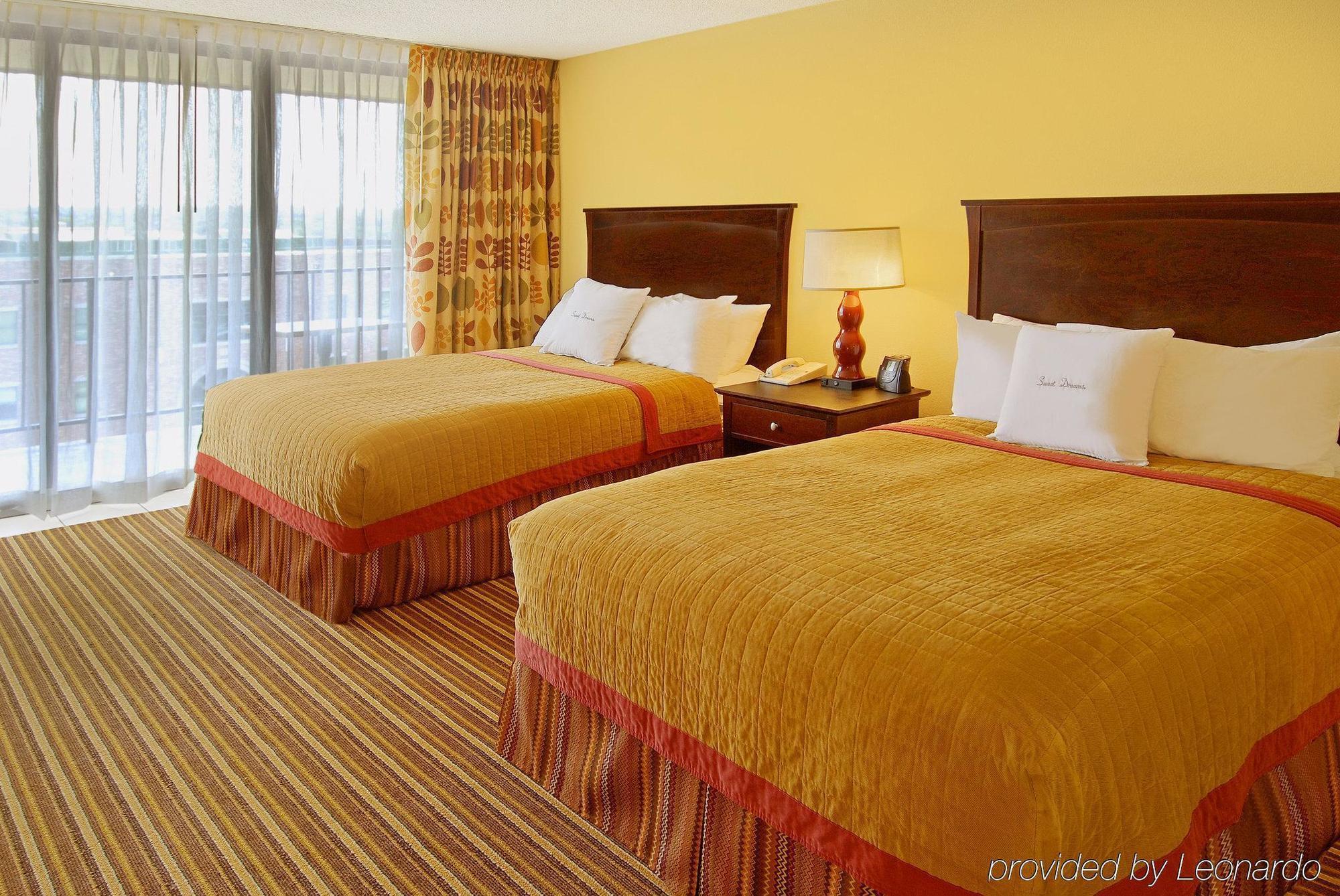Aksarben Suites Trademark Collection By Wyndham Омаха Стая снимка